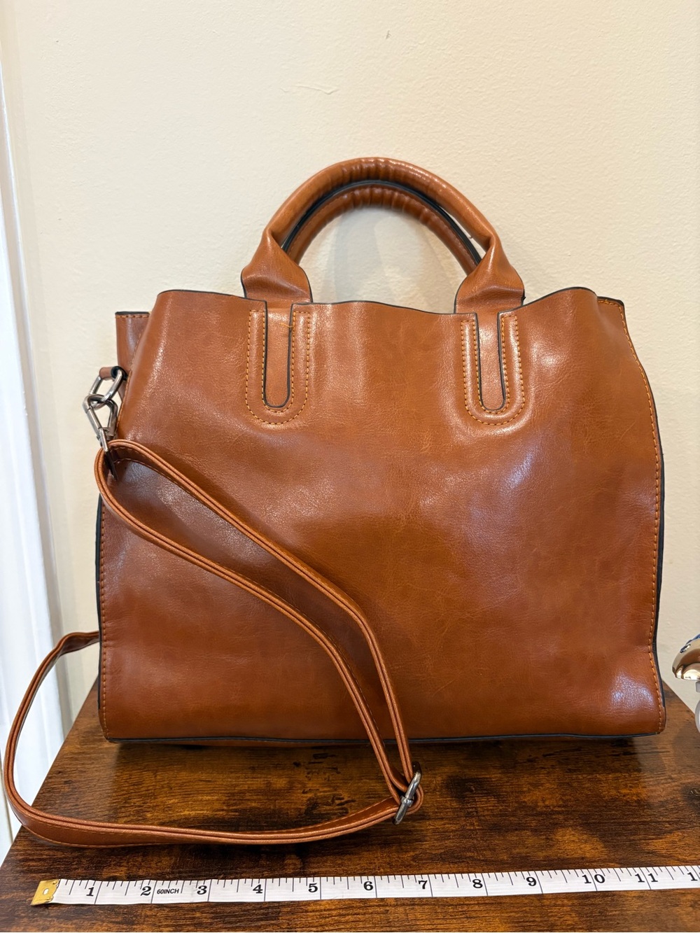 Classic Tan Leather Tote Handbag with Detachable Strap